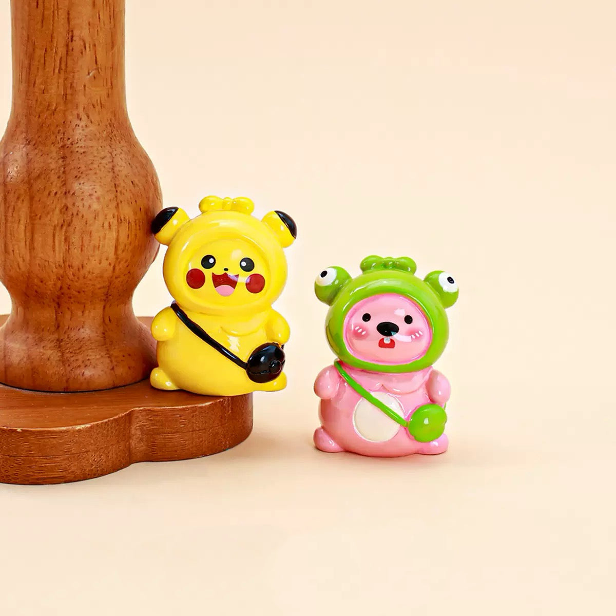 Cross dressing backpack little bear ornament